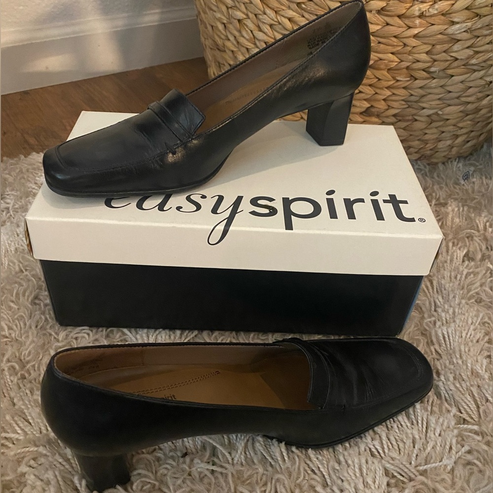 Easy Spirit black leather dressy loafers with a heel. Size 8 medium.